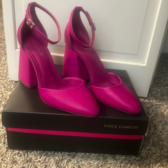 Vince Camuto Shoes - Ladies, Size 8.5, New in Box, Vince Camuto Block Heels, Virtual Pink